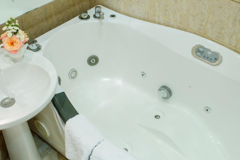 Studio De Luxe With Jacuzzi Soumy Extérieur photo